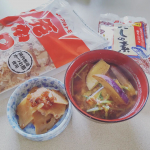 モニター当選品で筍の煮物とお味噌汁⁡⁡⁡⁡⁡⁡⁡花かつおで出汁をとった煮物は⁡⁡いつもより品があ⁡りました😌💗⁡⁡最後に追い花かつお🎵⁡⁡⁡⁡⁡もちろん、だしの素で作るお味噌汁も⁡⁡手軽&hellip;のInstagram画像