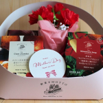 .「野菜をMOTTO」さんから、バスケットに入ったスープの詰め合わせが届きました。これ、「レンジで1分 国産野菜の贅沢スープ」の母の日限定セットなんです。毎年売り切れの大人気商品で、ミネストロー&hellip;のInstagram画像