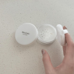 モイストラボルースパウダー（テカリ防止タイプ）価格：1,320円(税込)今の時期にピッタリなルースパウダー！BBクリーム使ってるので（時短！！）これからの時期はちょっと皮脂気になるなって思&hellip;のInstagram画像