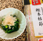 u0040prebushi_marutomo さまの鰹節2商品をお試しさせていただきました😊①3月1日に新発売された『節匠削匠　鰹本枯節ソフトけずり2ｇ&times;10袋』②『めっちゃ使えるふわふわ花か&hellip;のInstagram画像