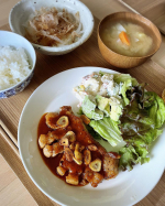 続いてGWの「おうちごはん」✨1枚目　トンテキ（全て旦那さん作）2枚目　ホタテ貝柱のバター醤油（私作）アボカドえびサラダ（旦那さん作）サラダはおかわり３回くらいしました！今回はイ&hellip;のInstagram画像