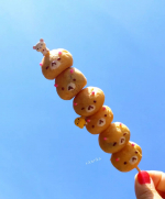.雲ひとつない青空✨そして夏のような暑さ☀️💦今日のおやつは市販のプチシューにリラックマを落書き🎶そしてお団子のように串刺しにwシュークリームはフランス語+英語の和製英&hellip;のInstagram画像