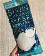 立体不織布マスクの【小さめ】SPUN KUCHIRAKU MASKをお試しさせていただきました！普通サイズだと頬のところが浮いたりしがちなんですが、小さめなのでフィット感良かったです！そして肌&hellip;のInstagram画像