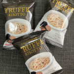 たった30秒でトリュフの芳醇な香りと濃厚な味わいを堪能できる本格トリュフリゾットが作れるピルボックスジャパンの「濃厚トリュフリゾットの素 」フリーズドライ製法なので、温かいご飯とお湯と混ぜ合わせ&hellip;のInstagram画像