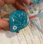 今日も絶賛残務処理中📝かわいい生徒さんたちのためにあれこれしていたら、もう深夜。🌙１分１秒早く眠りたいのに・・・こんな夜は、このゼリーをぱくっと食べてから眠るようにしています🌝睡眠時間がた&hellip;のInstagram画像