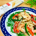 中華風エビとしめじのペペロンチーノ❤食物繊維が入った低糖質でもっちり食感のパスタ。#PR #江崎グリコ株式会社#SUNAO#もっちりパスタオリーブオイルの代わりにごま油。ニンニク、唐&hellip;のInstagram画像