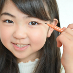 ♡ りこぴ ♡見て見て♡目尻まで綺麗に描けちゃう"キングダム　リキッドアイライナーR1"✨発色のいい絶妙な色味❤️そして0.1mmのオリジナル筆ですごく描きやすいっ！りこぴっていう文字&hellip;のInstagram画像