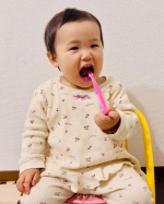 1歳半の娘はu0040curaproxjapan さまのクラプロックスベビー歯みがきを使って毎日ハミガキをしています🪥✨クラプロックスベビー歯みがきは、0〜4歳まで使うことができます🌟&hellip;のInstagram画像