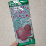 小さめ！立体不織布マスク！.小さめ SPUN KUCHIRAKU MASK話題の快適構造の立体不織布マスクです！ボルドーをお試しさせていただきました！快適空間構造で口元とマスクの接触による不&hellip;のInstagram画像