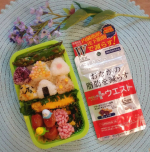 .📷①またまたお久しぶりのお弁当🍱今回のお弁当はこにぎりちゃんふりかけ弁当🍙いろいろなお味のこにぎりちゃんがふりかけがわり❤️下の白いご飯といっしょに召し上がれ～というや&hellip;のInstagram画像