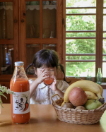 ⌇ にんじんジュースでお茶会🥕ジュースが好きだけどお砂糖とか添加物が気になるから添加物を一切使用していないこれを。( 4枚目の成分表みて欲しい！ )にんじん特有のにおいも無くてど&hellip;のInstagram画像