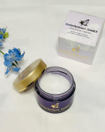 なるべくシンプルに美顔ケアしたいですね😌フェイシャルコスメティック研究所の『バタフライクイーンゴールドエクストラ』という美容液を試しています😉☝️オールインワンなんですが、今使っている化粧水と&hellip;のInstagram画像