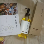 Naturse for  モイストクレンジングオイル鉱物油は使わず、植物美容オイルで毛穴汚れを落としながら、必要な潤いを残すクレンジングなんです😉やさしい柑橘系の香りがして好感度上がる🎵もっ&hellip;のInstagram画像