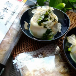 ❦我が家の初夏の定番、にら奴🥢仕上げに『マルトモ 鰹本枯節』「節匠削匠(ふししょうさくしょう)」匠のこだわりが詰め込まれた本枯節袋を開封したときからもう、香りが違う😍ふわっふわの極&hellip;のInstagram画像