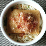momijitoajisainoniwa12昼食に日清さんのどん兵衛・きつねうどんです。今回は『マルトモさんのかつおぶし』を入れて頂きました。お湯を入れてから5分後、ふたを開け、かつお節を約２&hellip;のInstagram画像