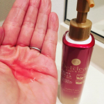 明色化粧品様より【DETクリア　ブライト＆ピール　ピーリングジェリー＜エイジングケア＞】をお試しさせていただきました🌟赤い透明のジェルを優しく馴染ませていくと肌と馴染んでポロポロ落ちてきます。洗顔&hellip;のInstagram画像