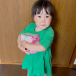 こどもフルーツ青汁を取り入れてから、ご飯を食べてくれないときも少し心に余裕が出来ました😊✌️飲みやすいし作りやすい、ちょっとの量なので一口でも飲んでくれたらいいと思ってたのですが、美味しいから&hellip;のInstagram画像