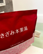 生薬100u0025薬用入浴剤「ベルタきざみ本薬湯」10分の入浴で、ツライ冷えや肩こり、毎日の疲労をリセット♨︎7種の生薬をまるごと刻んで配合してあり、本格的な薬湯が家で楽しめる✨柑橘系&hellip;のInstagram画像