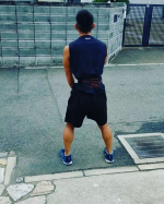 大会まで残り1ヶ月。筋トレも一部位を鍛える種目から全身を使うケトルベルを使った種目に変更して調整中。息子も足が骨折している為、ボ一緒に自主トレ中。腰を傷めないようにガードナーベルトをしてます。&hellip;のInstagram画像