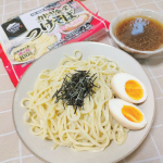 ♡なべやき屋キンレイシリーズの✧カドヤ食堂つけそば✧大阪の西長堀で愛され続けるカドヤ食堂様監修の商品とのことで食べる前からワクワク〜♡♡もっちりとした太い麺を、スープにつけて食べるん&hellip;のInstagram画像