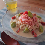 .#シェフズリザーブ #北海道産たまねぎ冷たいクリームスープ で #冷製パスタ風そうめん北海道産たまねぎにチーズとマッシュルームをかくし味に加え、なめらかでコク豊かなクリームスープ。これを冷&hellip;のInstagram画像