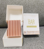 ヘアケア機能成分高配合The BAR シャンプー&コンディショナーをいただき使ってみました。ヘアケアは何年も同じものを愛用していて、変えるつもりもなかったのですが髪や頭皮だけではなく、地球に&hellip;のInstagram画像