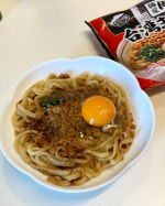 麺屋はなび、大学時代にハマってよく行ってた台湾まぜそば。卒業してからは1度も行けてなかったけど冷凍のものが発売されたとのことで！😍育児中で冷食やらお弁当に頼りきりで、電子レンジで温めるだけ！って&hellip;のInstagram画像