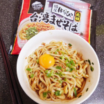 【麺屋はなび 元祖台湾まぜそば】台湾まぜそばの元祖である「麺屋はなび」監修の下その台湾まぜそばを商品化❗こちらは冷凍食品でまぜだれ、麺、具が一つになっており電子レンジで温めるだけの簡単調&hellip;のInstagram画像