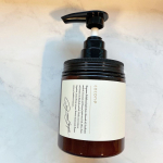 cocone クレイクリームシャンプー⁡⁡海のミネラルをたっぷり含んだ泥を使った、頭皮と髪をやさしく洗い上げる泡立たないクリームシャンプー。忙しい毎日にも取り入れやすく、１本でコンディショナー&hellip;のInstagram画像