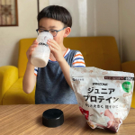 .【WINZONE ジュニア プロテイン 】初めてのプロテイン💪どんな反応するかなとドキドキしてましたが「ミルクココア味」と発見し「のんでみたーい🎵」と。自分で入れて自分でしっか&hellip;のInstagram画像