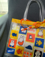 .こども園でももうすぐ水遊び始まるので準備中！👙ゴーグルって名前書きにくいんだねw初めて知りました🤣💦#プチッとネーム なら名前書くかシールで目印つけてくるっと通せばオッケー👌紐の&hellip;のInstagram画像