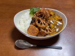 riekosasamotoおうちカレー🍛✨.野菜をいっぱいたべたくて作りました🎶カレーの具材もたっぷり‼️更に揚げ野菜をたっぷりのせて野菜モリモリカレーに🥔🧅🥕.夏はなぜだか野菜たくさ&hellip;のInstagram画像
