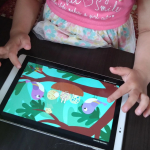 2歳10ヶ月の娘が真剣に見ているのはBabyparkのアニメ!英語の音声だけど真剣に楽しそうに見ています👀習い事そろそろ考えなきゃなー小学校にあがると英語も入ってきてListening中心にな&hellip;のInstagram画像