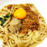 ..台湾まぜそばの元祖「麺屋はなび」さんが監修したキンレイ『麺屋はなび 元祖台湾まぜそば』をお試ししました💓.お鍋を使わず、レンジで温めるだけの簡単調理！暑い日に火を使わずにすむのが嬉し&hellip;のInstagram画像