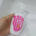 ✳薬用柿渋　帰ってスグの足洗いソープ帰宅後のこもったような足の臭い&hellip;足指、足甲、足裏など足の気になりがちな臭いをスッキリ洗い流す専用ソープ。息子が４歳でまだまだ可愛らしいのに足の臭いが大人&hellip;のInstagram画像