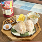 【レシピあり🌿】旦那の夜勤終わりのごはん🍙夜勤終わりガッツリの方がいいはずなのに、朝ごはんみたいなんを作ってしまった😂ｱﾁｬｰこの日は#梅昆布茶 を使ったおにぎり🍙　　　　　　◻&hellip;のInstagram画像