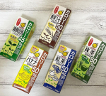 .調整豆乳は飲むのはもちろん、料理にも使うので1000mlパックを冷蔵庫に常備してます。たまにフレーバータイプも飲みたくなる〜麦芽コーヒー、バナナ、紅茶、抹茶のラインナップ。どれもほんのり&hellip;のInstagram画像