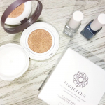 パーフェクトワンのクッションファンデーション🌼自然なカバー力と艶で、暑い日につけていってよかったです。つけ心地はしっとりでそんなに重くない。セミマットっぽい仕上がりかな？ポンポン置いていくよ&hellip;のInstagram画像