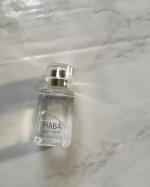 ハーバーの高品位「スクワラン」使用しています。顔だけでなく髪や身体にも使えて、使うアイテムをなるべく少なくしたい私にぴったりでした！透明のボトルで残量もわかりやすく、軽いので持ち運びにも便利です&hellip;のInstagram画像