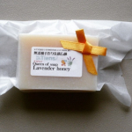 momijitoajisainoniwa12（株）アンティアンさんの製品である手作りで洗顔石鹸『ラベンダーハニー』を使ってみました。その前に、この石鹸、植物原料だけで40日間の時間と人の手&hellip;のInstagram画像