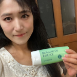 💚エポラーシェ モーニングアップエッセンス💚最近この子でマッサージ🫶🏻なんと、この子。。肌にうるおいを与えキメの整った肌にサポートする水溶性プロテオグリカン配合☝️そして高い粘&hellip;のInstagram画像