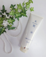 &middot;米肌 活潤ヘッドクレンズ✨&middot;毎日シャンプーしていても、時間がたつと頭皮の匂いが気になり始めました💦&middot;年齢と共に髪や頭皮の悩みが増えた気がします。髪のダメージ、ツヤのなさ、頭皮の匂い&hellip;😮&zwj;💨&hellip;のInstagram画像