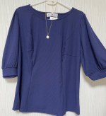 ニッセンさまのリブクルーネックデザインカットソーです。お色は全部で4色展開!!私はその中のネイビーになります。リブ素材で柔らかい生地です。5分丈なので腕が太い私でも気にせず切&hellip;のInstagram画像