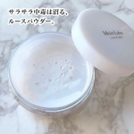 ..＼ サラサラ中毒は沼る、ルースパウダー🥹 ／.モイストラボのルースパウダー大好きで、透明パールタイプ・透明タイプも持ってます！.テカリ防止タイプは、皮脂・テカリを抑えて超サラサラな&hellip;のInstagram画像