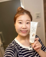 最近のお風呂上がり🛀ルーティンは西松屋のぶりぶりのマタニティパジャマ着て、マザーアンドドーターのホワイトニングボディ&フェイスジェルクリームで全身マッサージ👍妊娠してから特にお腹や太ももがカサ&hellip;のInstagram画像