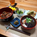 .今日は #土用の丑の日 ということで やっぱり #鰻#鰻丼 に #ちくわの磯部揚げ ついでに舞茸と大葉の天ぷらも。後は本当はう巻きとうざくにしたいところですが、鰻がそんなになかったので、単な&hellip;のInstagram画像