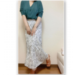 .先日紹介した私に合う洋服をプロのスタイリストさんが選んで届けてくれるDROBEで購入したのはグリーンのカーディガンとブラウンのサンダル☺️カラーのカーディガンを持ってなかったり靴も&hellip;のInstagram画像