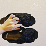 👡DROBE様で購入したサンダル〜！デニムにも花柄ワンピにも似合う🥰❤️&zwj;🔥❤️&zwj;🔥最高！しかもササっと履いてささっと出れるのが何よりいい！息子抱っこしながらとか息子の靴履かせるのに&hellip;のInstagram画像