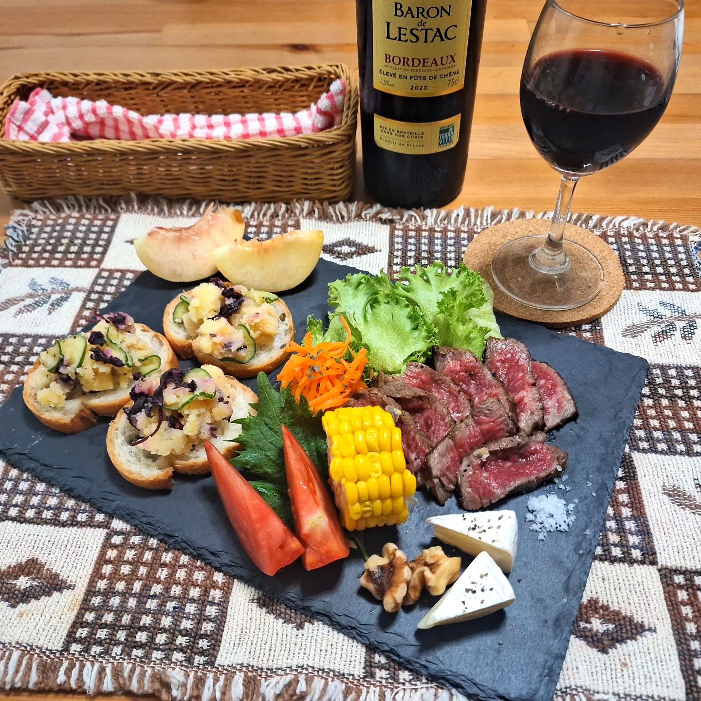 口コミ投稿：.#ワインのおつまみに色々並べてどれがメインかわからないけど、今日ご紹介したいの…