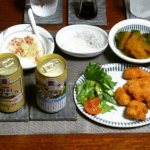 momijitoajisainoniwa12今日の夕食は晩酌を兼ねてメニューは　チキンカツ＋レタス、オクラ、トマト　かぼちゃの煮物　大根おろしとシラス　冷奴最後に、長ネギと卵のお味噌&hellip;のInstagram画像